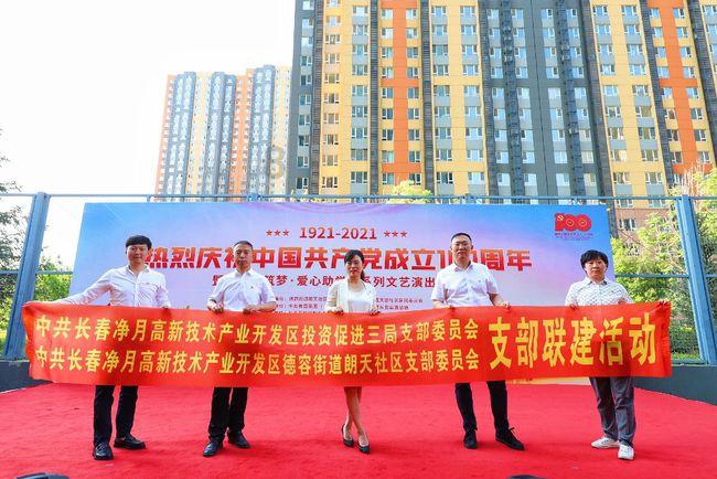 为何情侣住酒店很少被查房，而假情侣一查一个准？游戏画面